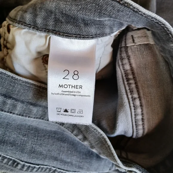 Mother " The Insider Crop Fray" Wash: To the Moon and Back. Size 28